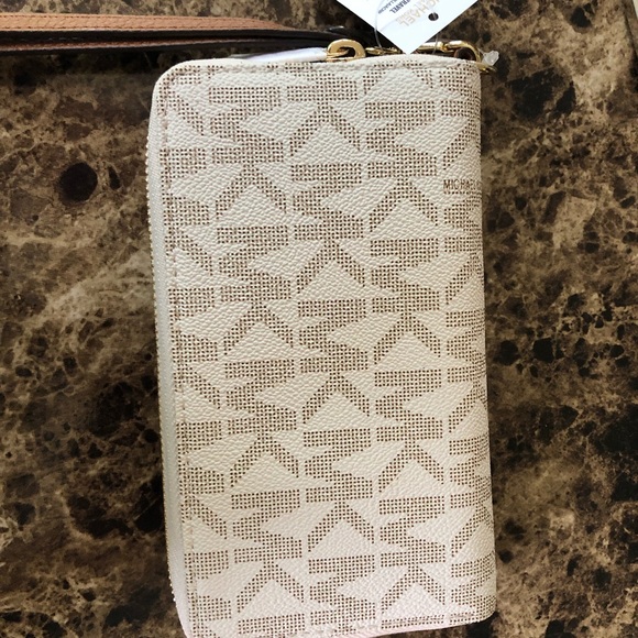 LAST 1 Michael Kors large vanilla phonecase wallet - Picture 4 of 6